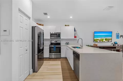 Kitchen - 10496 W 33rd Ln, Hialeah, FL 33018 photo 2 of 3