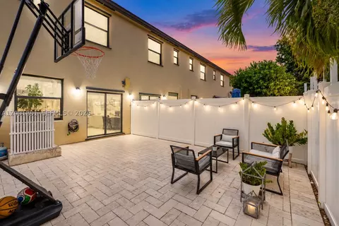 Exterior - 10496 W 33rd Ln, Hialeah, FL 33018 photo 4 of 4