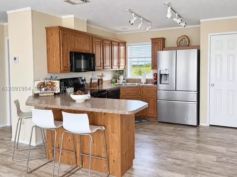 Kitchen - 17826 Boney Rd, Sebring, FL 33870 photo 2 of 4
