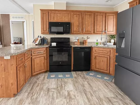 Kitchen - 17826 Boney Rd, Sebring, FL 33870 photo 4 of 4