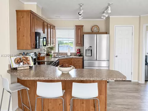 Kitchen - 17826 Boney Rd, Sebring, FL 33870 photo 3 of 4