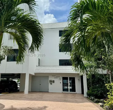 3702 NE 171st St #6, North Miami Beach, FL 33160