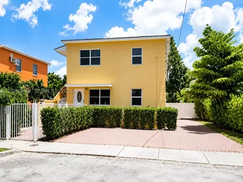 984 SW 9th St, Miami, FL 33130