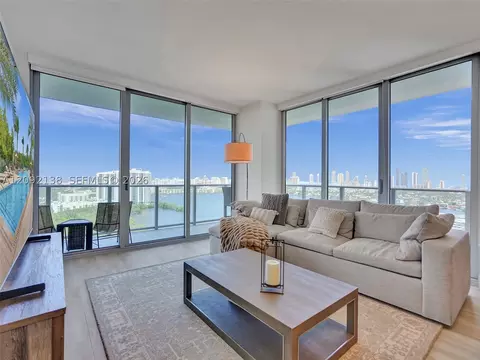 16385 Biscayne Blvd #2107, North Miami Beach, FL 33160
