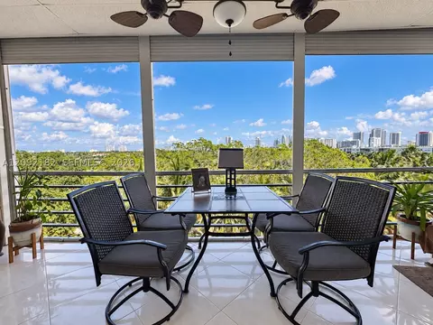 1000 NE 14th Ave #703, Hallandale Beach, FL 33009