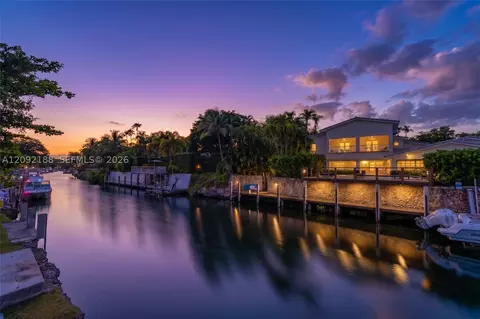 739 S Alhambra Cir, Coral Gables, FL 33146