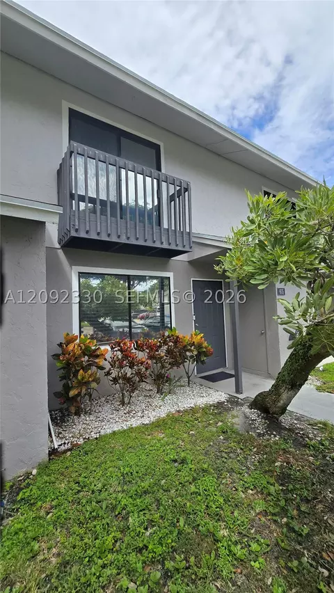 605 Riverside Dr, Greenacres, FL 33463