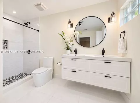 Bath - 127 Danielle Ct, Weston, FL 33326 photo 2 of 5