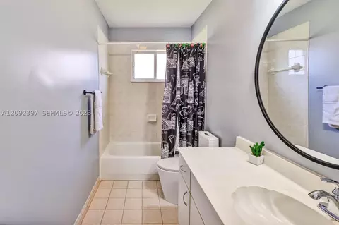 Bath - 127 Danielle Ct, Weston, FL 33326 photo 4 of 5