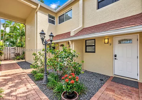 499 SE 13th St #7E, Fort Lauderdale, FL 33316