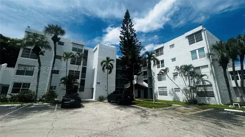 9410 Live Oak Pl #207, Davie, FL 33324