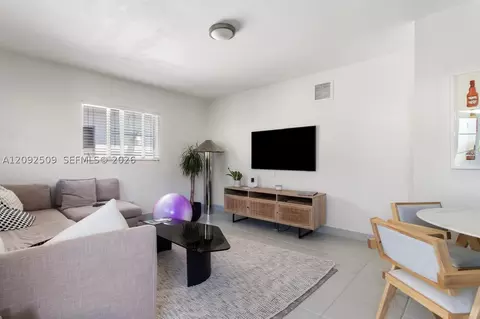 1050 7th St #1050-3, Miami Beach, FL 33139