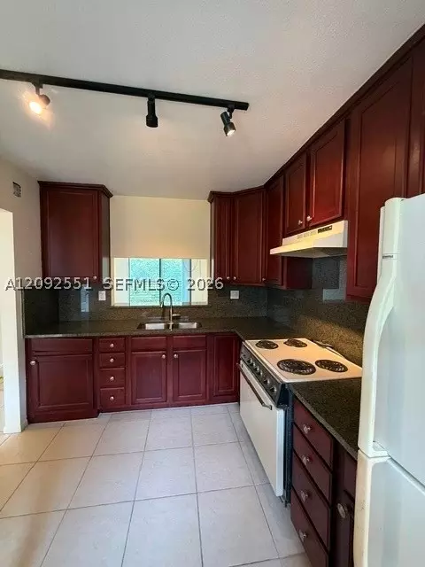 900 Colony Point Cir #416, Pembroke Pines, FL 33026