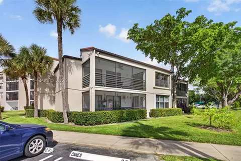 2326 S Cypress Bend Dr #221, Pompano Beach, FL 33069