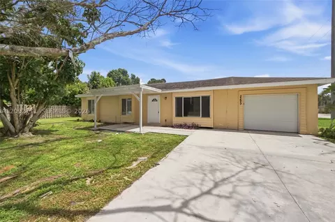 2299 SE Glover St, Port Saint Lucie, FL 34984