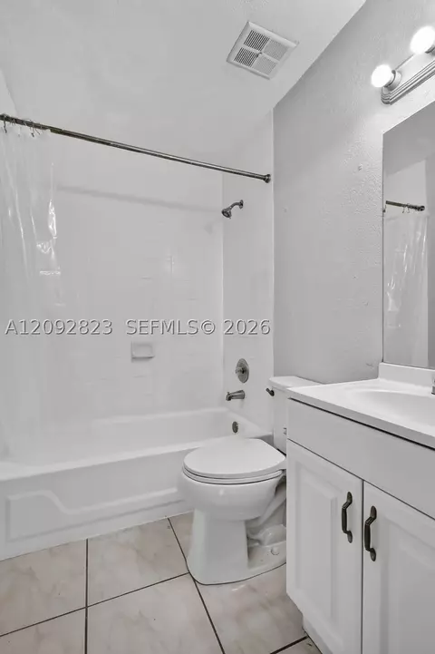 Bath - 275 W 68th St #106, Hialeah, FL 33014 photo 5 of 6