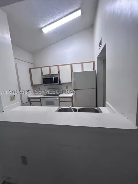2890 N Oakland Forest Dr #202, Oakland Park, FL 33309