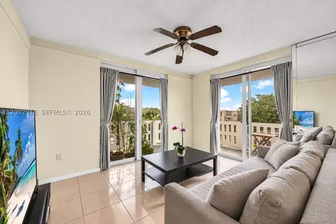 919 Hillcrest Dr #401, Hollywood, FL 33021