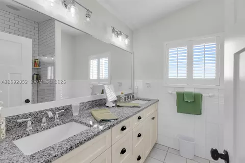 Bath - 355 Stirrup Key Blvd, Marathon, FL 33050 photo 5 of 6