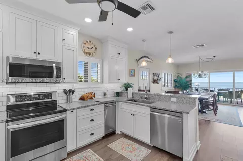 Kitchen - 355 Stirrup Key Blvd, Marathon, FL 33050 photo 4 of 4
