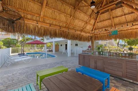 Exterior - 355 Stirrup Key Blvd, Marathon, FL 33050 photo 7 of 13