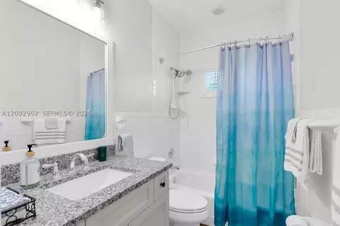Bath - 355 Stirrup Key Blvd, Marathon, FL 33050 photo 3 of 6