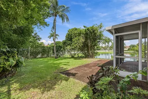 Exterior - 1301 SE 5th Ct, Dania Beach, FL 33004 photo 5 of 10