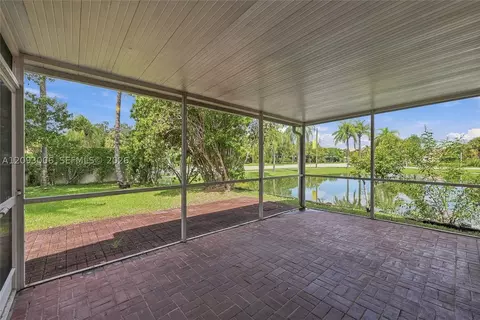 Exterior - 1301 SE 5th Ct, Dania Beach, FL 33004 photo 4 of 10