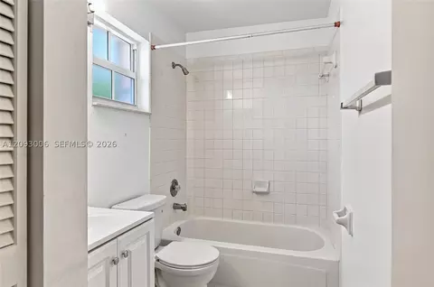 Bath - 1301 SE 5th Ct, Dania Beach, FL 33004 photo 3 of 3