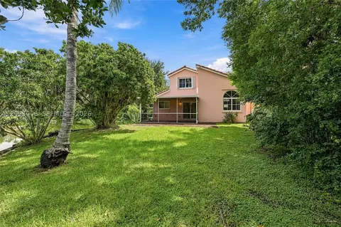 Exterior - 1301 SE 5th Ct, Dania Beach, FL 33004 photo 7 of 10