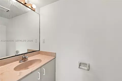 Bath - 1301 SE 5th Ct, Dania Beach, FL 33004 photo 1 of 3