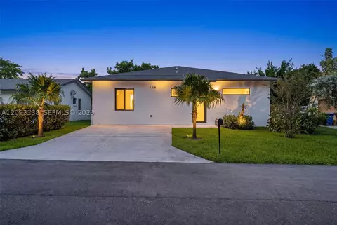 808 NW 5th Ter, Hallandale Beach, FL 33009