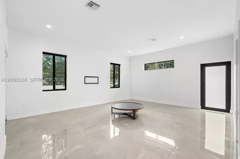 808 NW 5th Ter, Hallandale Beach, FL 33009
