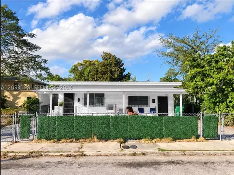 2135 NW 1st Ter, Miami, FL 33125
