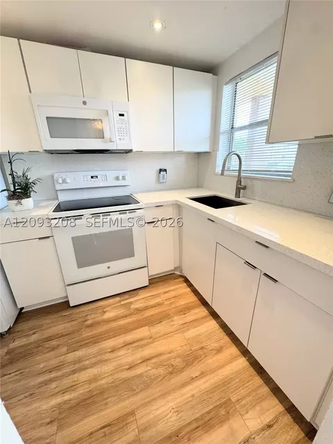 8500 Sunrise Lakes Blvd #103, Sunrise, FL 33322