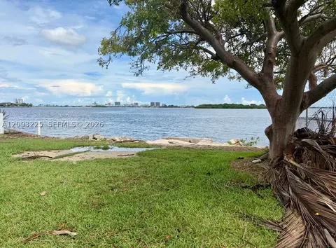 10875 N Bayshore Dr, Miami, FL 33161