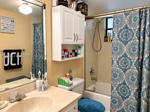Bath - 8020 Hampton Blvd #309, North Lauderdale, FL 33068 photo 1 of 2