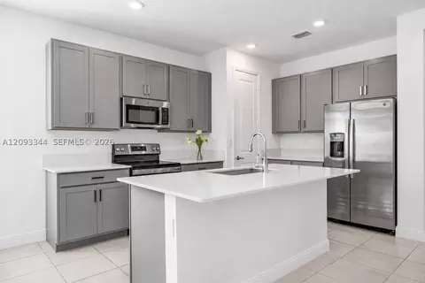 Kitchen - 4242 Rosa Dr, Lighthouse Point, FL 33064 photo 3 of 3