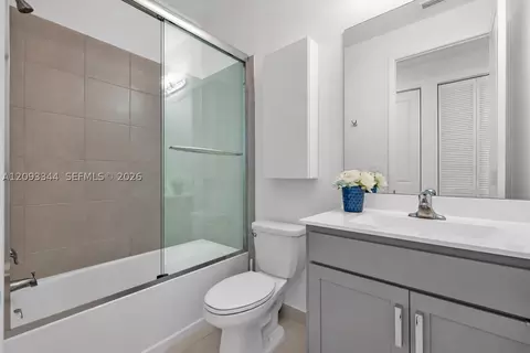 Bath - 4242 Rosa Dr, Lighthouse Point, FL 33064 photo 1 of 2