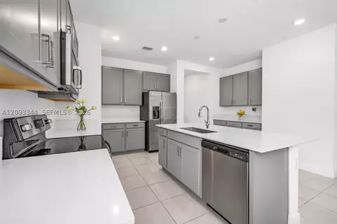 Kitchen - 4242 Rosa Dr, Lighthouse Point, FL 33064 photo 1 of 3