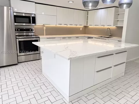 712 NE 26th Ave, Hallandale Beach, FL 33009