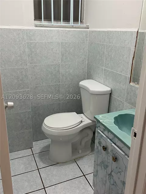 Bath - 440 E 23rd St #1416, Hialeah, FL 33013 photo 1 of 4