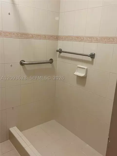 Bath - 440 E 23rd St #1416, Hialeah, FL 33013 photo 2 of 4