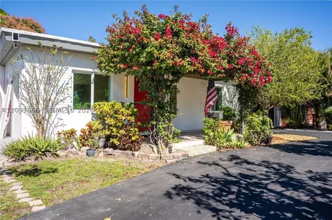 Other - 861 W 32nd St, Hialeah, FL 33012 photo 1 of 2