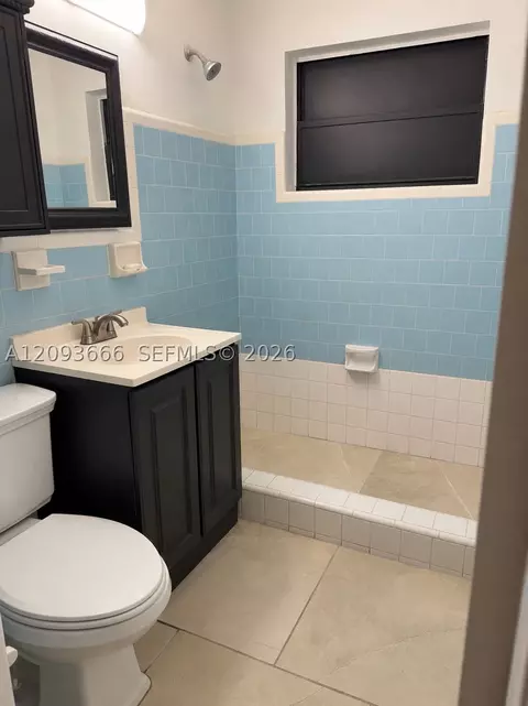 Bath - 861 W 32nd St, Hialeah, FL 33012 photo 2 of 2