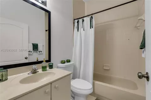 Bath - Undisclosed, Hialeah, FL 33018 photo 4 of 7