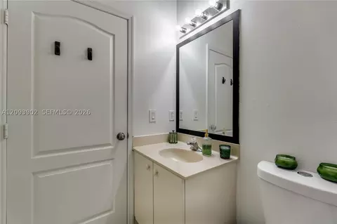 Bath - Undisclosed, Hialeah, FL 33018 photo 5 of 7