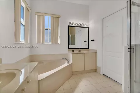Bath - Undisclosed, Hialeah, FL 33018 photo 2 of 7