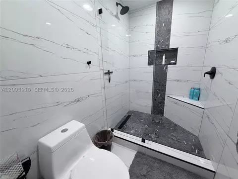 Bath - 7486 W 18th Ave, Hialeah, FL 33014 photo 4 of 4