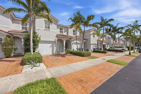 1025 NE 207th Ter, Miami, FL 33179